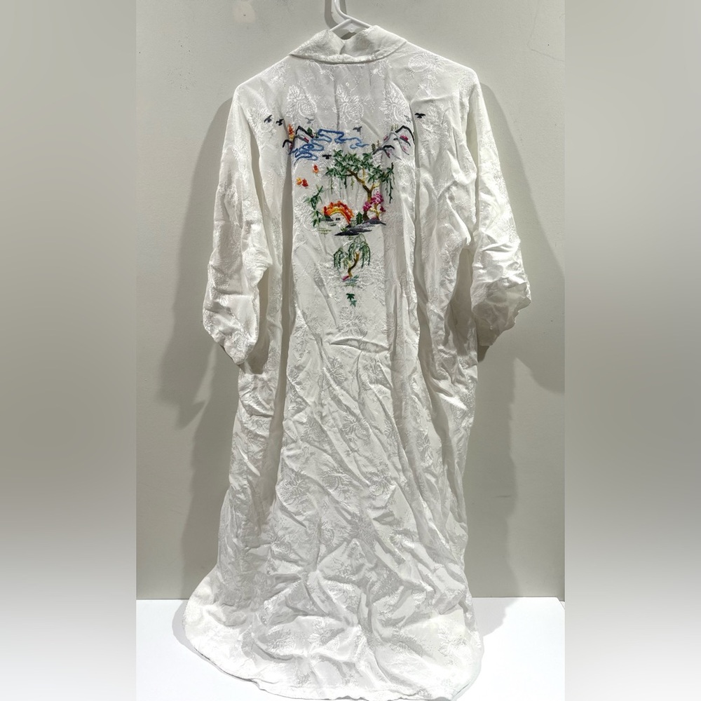 Vintage 1960s Health Chinese Hand Embroidered White Robe Kimono Long Night Gown